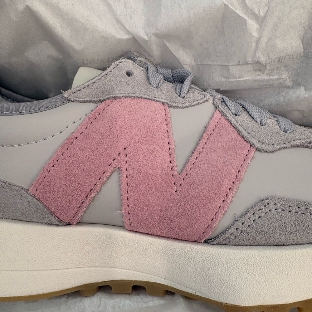 NEW BALANCE 327 IN RAINCLOUD/PINK TAFFY COMBO🌧️🍬🩶🩷 - Picture 6 of 12